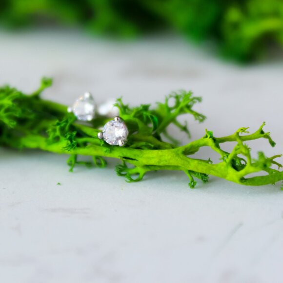 Small crystal zirconia kids studs - Picture 1 of 6